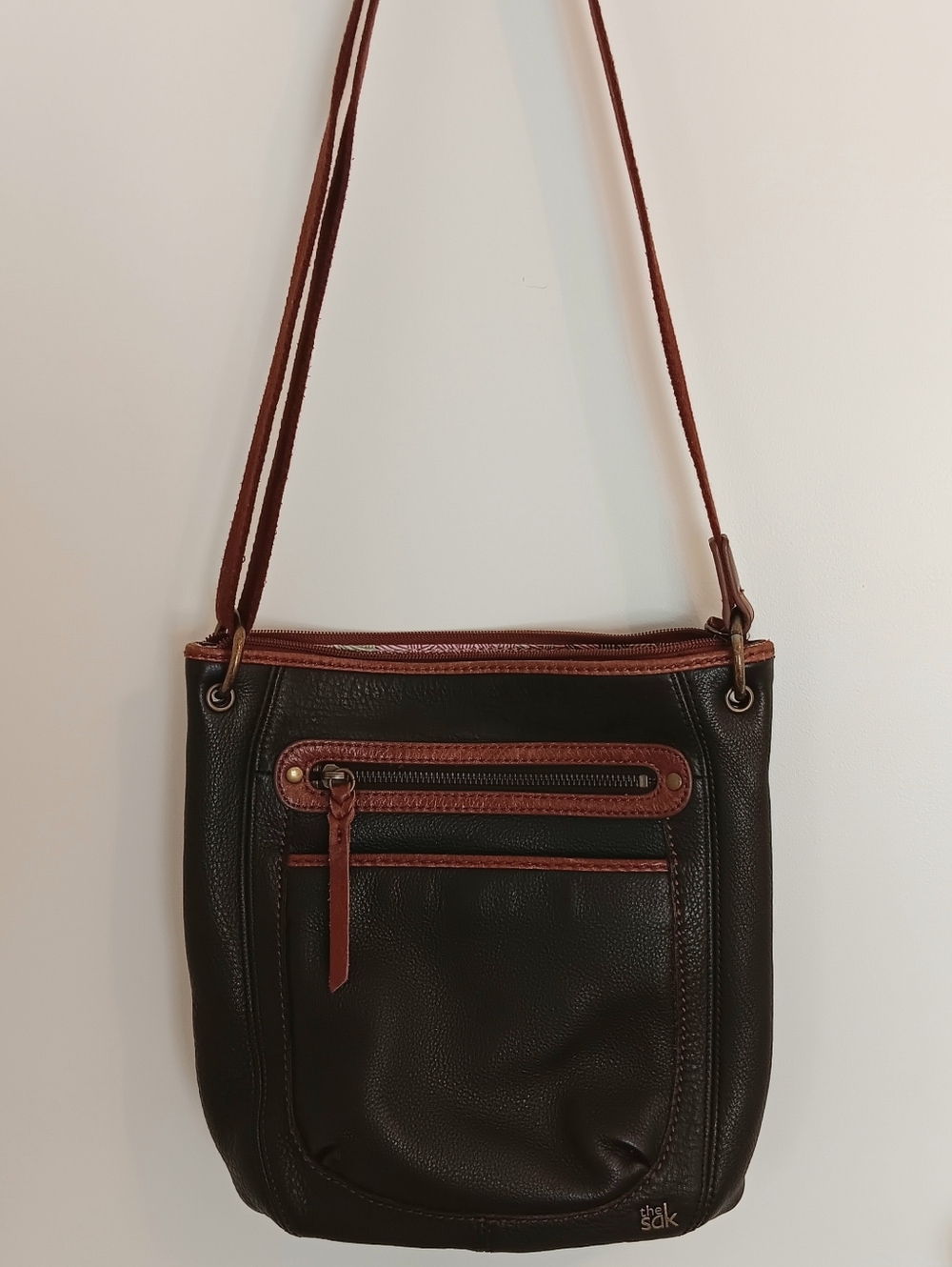 THE SAK Laurel Black Pebble Leather With Brown Accents Crossbody Bag Zip Top EUC